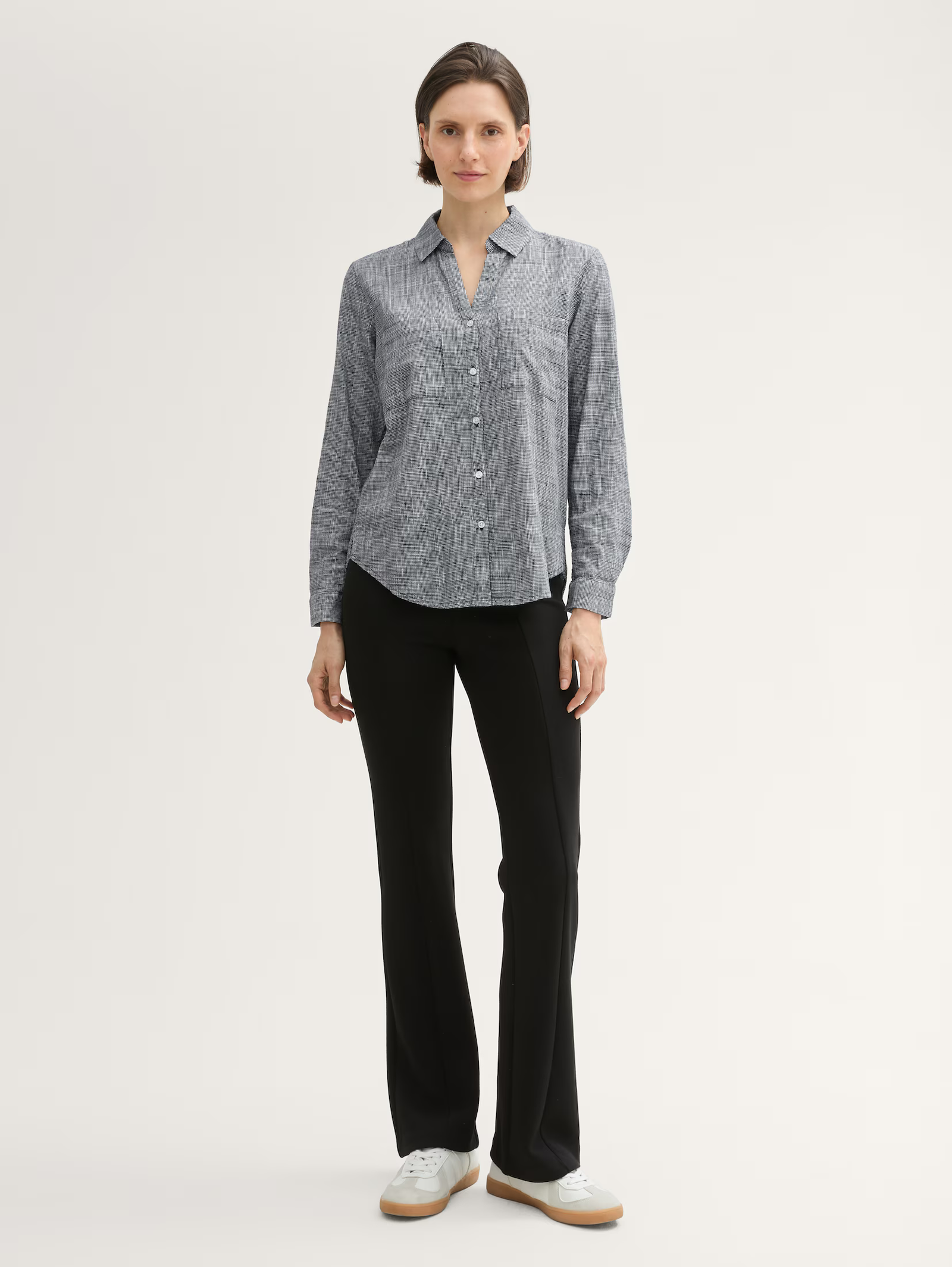 Blouse with chest pockets - Image 2